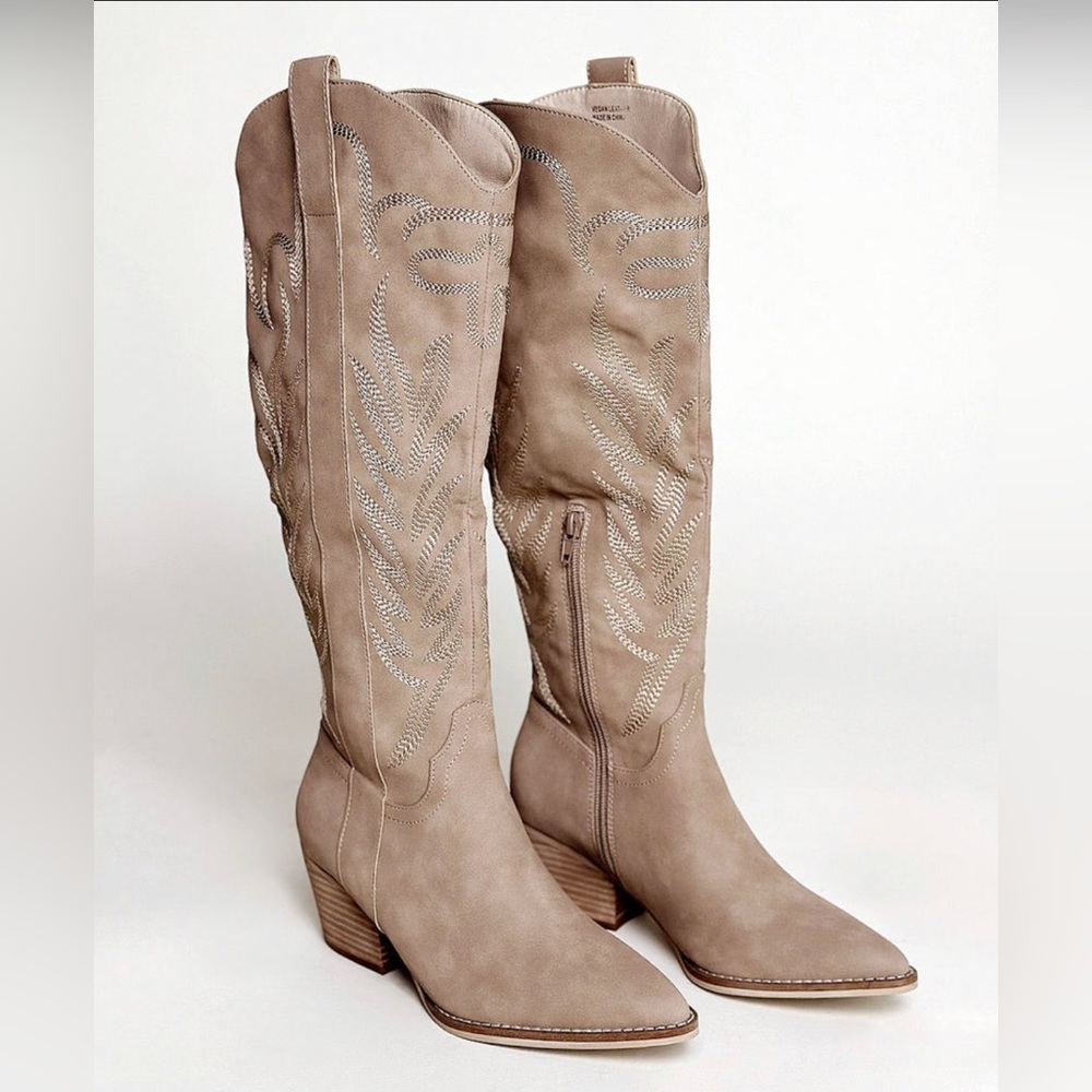 Women’s Western Knee Boots in Cedar - Size 6